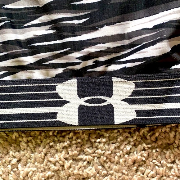 Under Armour Sports Bra - Picture 3 of 3